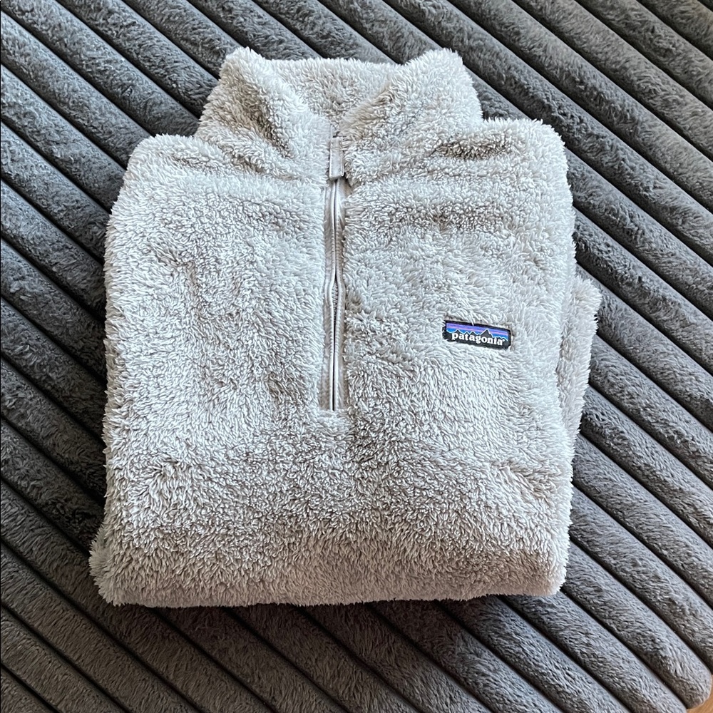 Patagonia Womens Fuzzy Gray Zip-Up Sweater